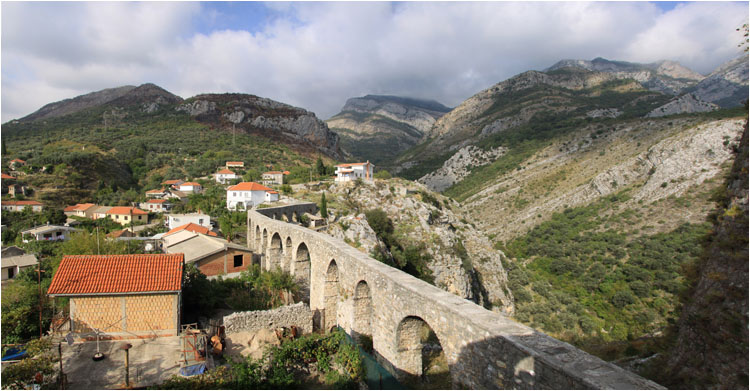 Aqudukt, Bar, Montenegro / Aqueduct, Bar, Montenegro