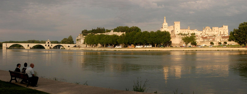 Anklicken zum Vergrern / Click for larger picture. Avignon Panorama 5.2005
