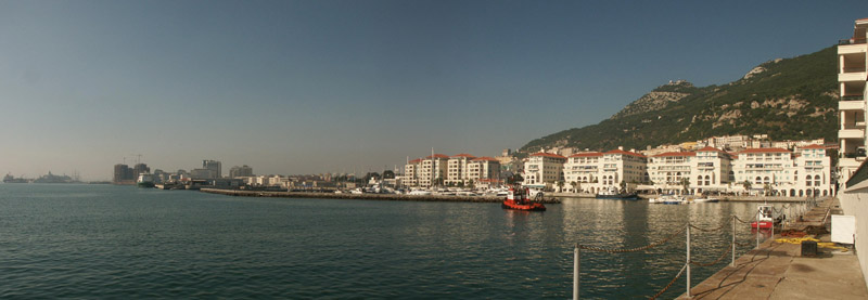 Anklicken zum Vergrern / Click for larger picture. Gibraltar Promenade /Waterfront Panorama 5.2005