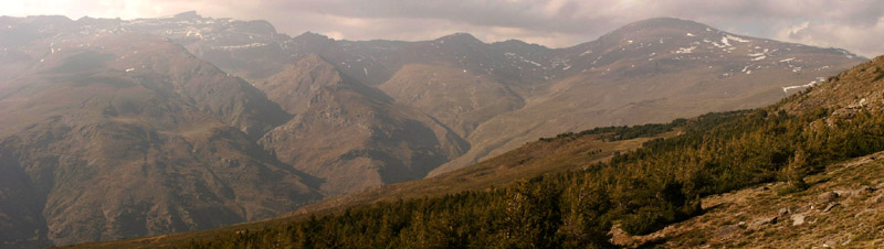 Anklicken zum Vergrern / Click for larger picture. Sierra Nevada Panorama 4.2005