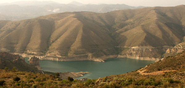 Anklicken zum Vergrern / Click for larger picture. Sierra Nevada Stausee/Reservoir 5.2005