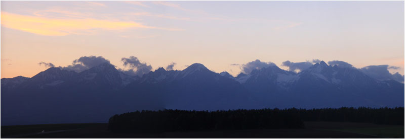 Abendblick auf das Tatragebirge / Evening view of the Tatra Mountains