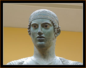 Statue eines Wagenlenkers / Statue of a charioteer