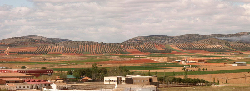 Anklicken zum Vergrern / Click for larger picture. La Mancha  Panorama 4.2005