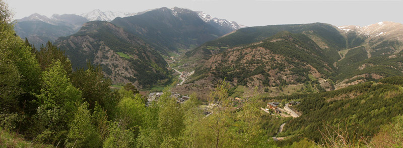 Anklicken zum Vergrößern / Click for larger picture. Andorra Panorama 5.2005