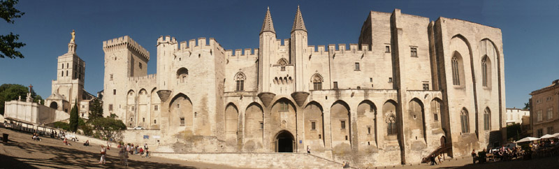 Anklicken zum Vergrößern / Click for larger picture. Avignon Palast der Päpste/Popes' Palace Panorama 5.2005