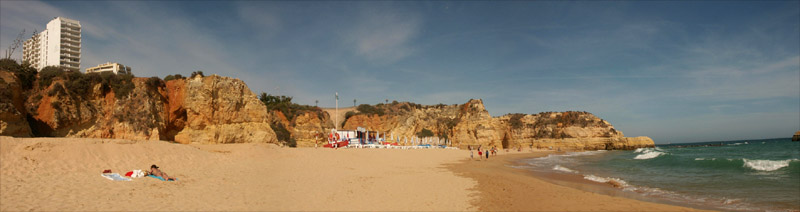 Anklicken zum Vergrößern / Click for larger picture. Praia da Rocha Beach Panorama 5.2005