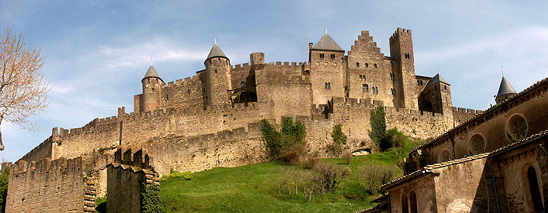 Anklicken zum Vergrößern / Click for larger picture. Carcassonne Burg / Castle Panorama 4.2005