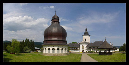 Kloster Neamt Weihwassergebäude / Neamt Monastery Baptistry