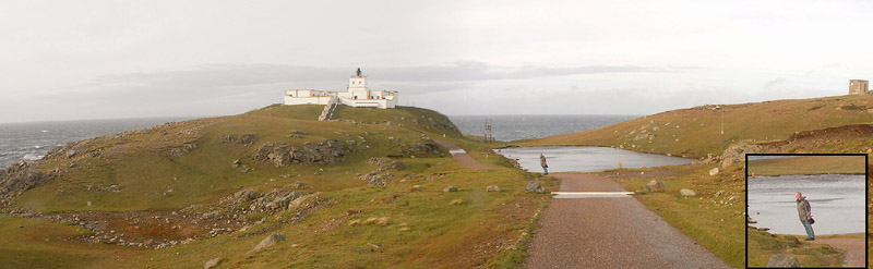 Anklicken zum Vergrößern / Click for larger picture. Strong wind at Strathy Point Lighthouse 25.09.04