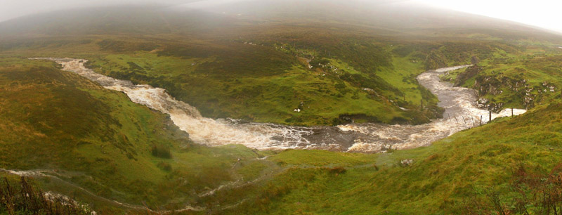River near road from Staffin to Uig  20.9.04 Skye