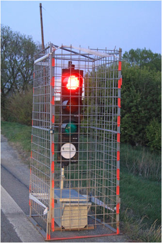 Ampel im Kfig / Traffic lights in cage